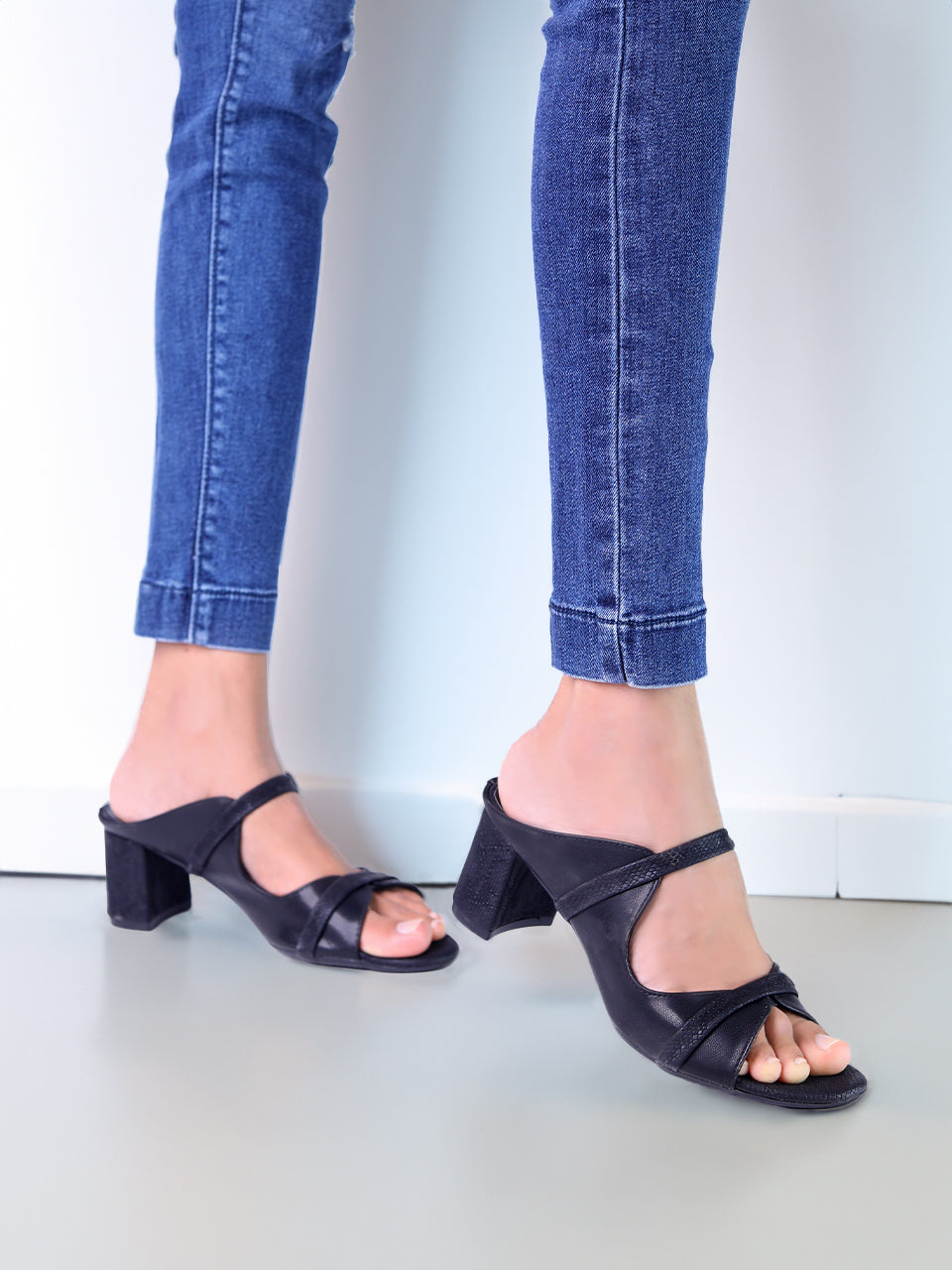 Eleanor Black Block Heels – Monrow Shoes